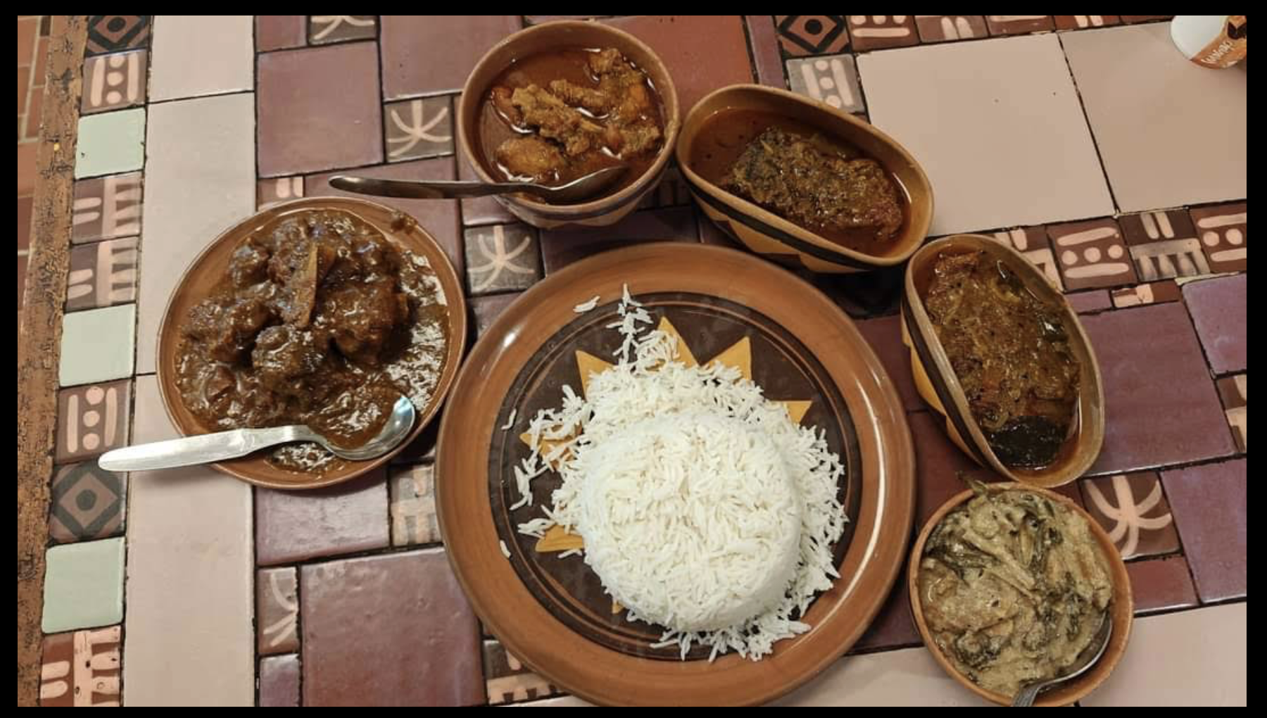 Clay plate Bengali thali at Ghare Baire
