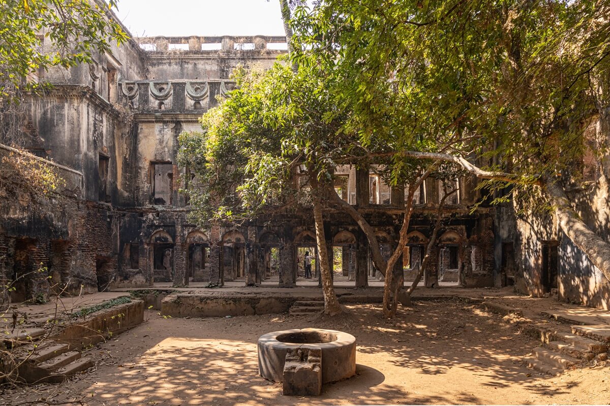 Raipur Rajbari - offbeat Santiniketan