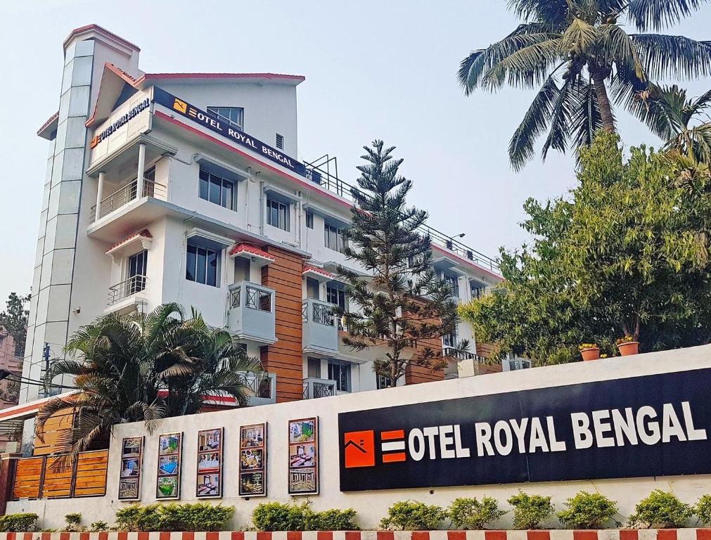Exterior at Hotel Royal Bengal 